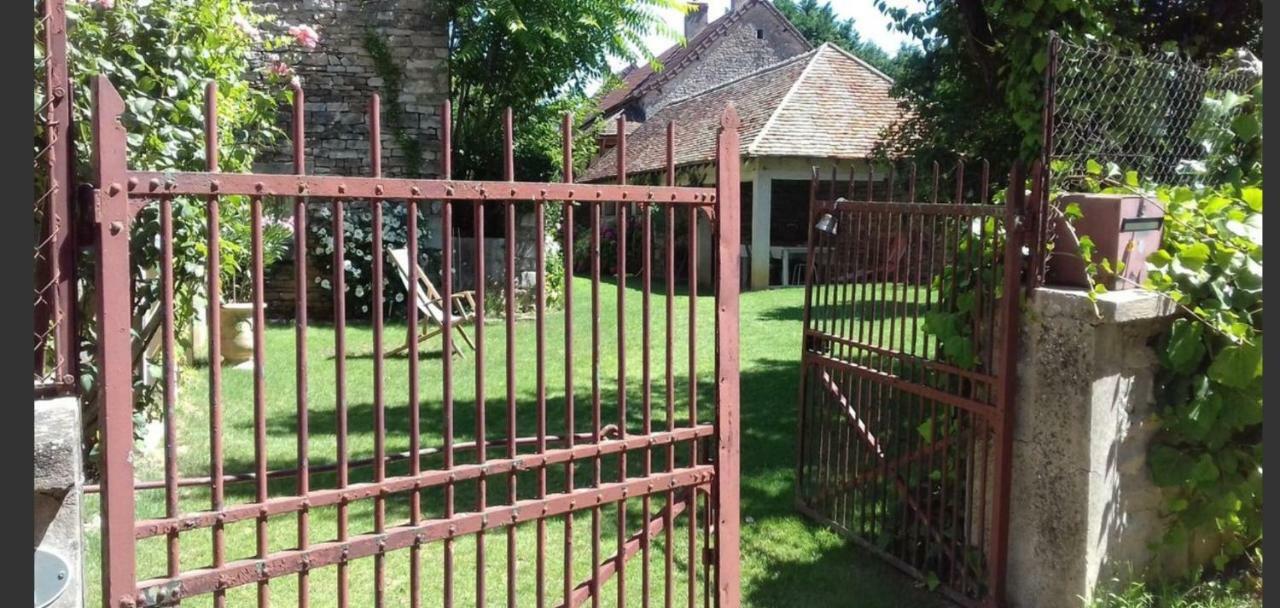 Gite Le Lavoir - Laives エクステリア 写真